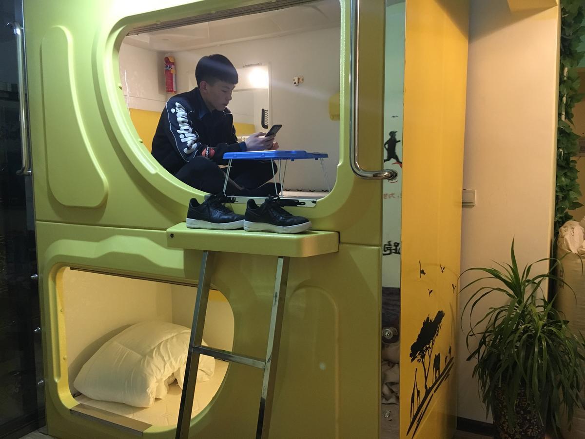 Wuwei Qiyou Space Capsule Hostel Exterior photo